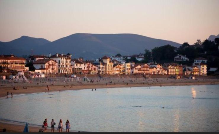 2 Pieces A 300M De La Grande Plage - 2 A 5 Couchages Saint-Jean-de-Luz Bagian luar foto